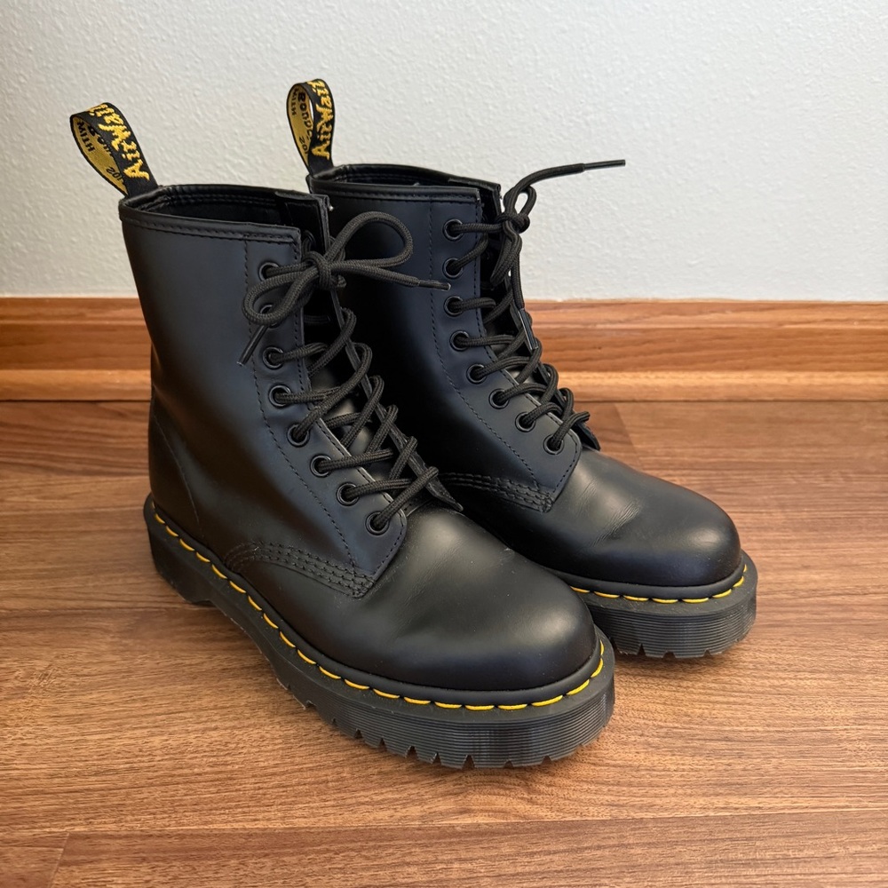 Dr. Martens 1460 Smooth Leather Lace Up Boots Size 7